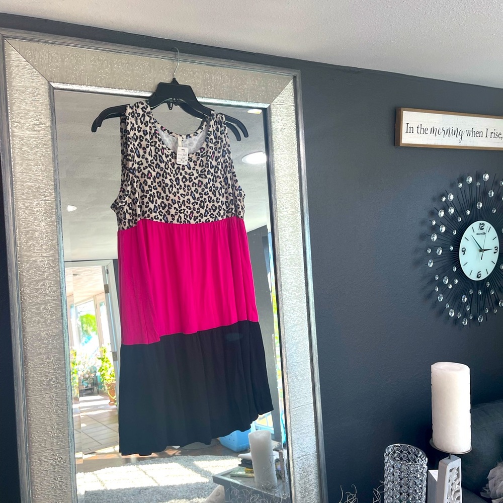 DRESS / Super cute boutique dress. Size small. Fits like a medium